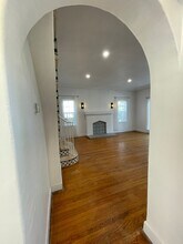 1811 N New Hampshire Ave in Los Angeles, CA - Building Photo - Building Photo