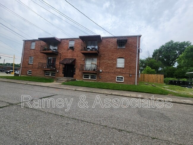 property at 1300 Oakwood Ave