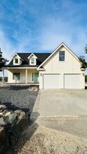5131 Milky Way in West Richland, WA - Building Photo - Building Photo