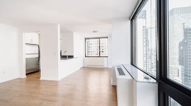 524 9th Ave, Unit 803 in New York, NY - Foto de edificio - Building Photo