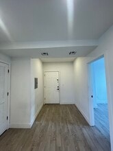 88 Wallis Ave, Unit 1F in Jersey City, NJ - Foto de edificio - Building Photo