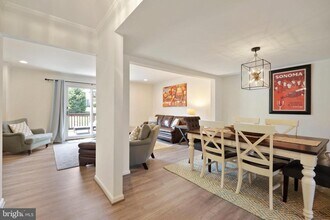 11 Donagh Ct in Timonium, MD - Building Photo - Building Photo