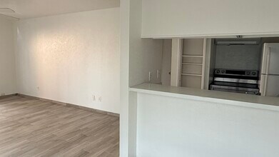 8057 Meadow Rd, Unit 103 in Dallas, TX - Building Photo - Building Photo