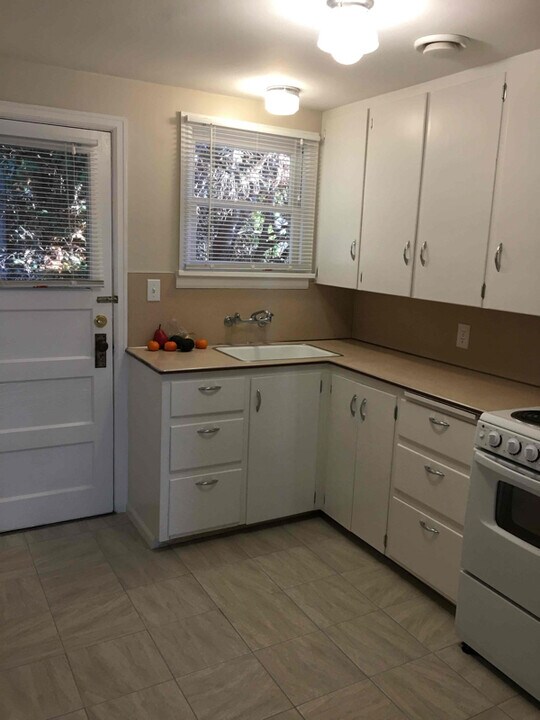 506 2nd Ave in Zillah, WA - Building Photo
