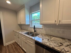 216 N Harrison St in McGregor, TX - Building Photo - Building Photo