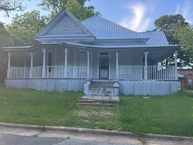 property at 384-311 11th Ave NE