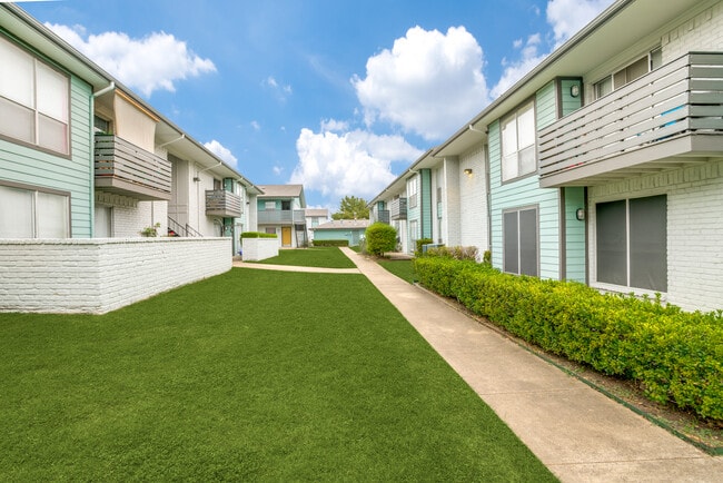 Las Ventanas in Duncanville, TX - Building Photo - Building Photo