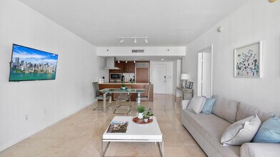 485 Brickell Ave in Miami, FL - Building Photo - Building Photo