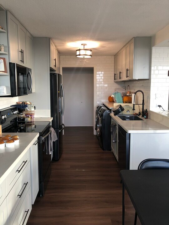 2825 S King St in Honolulu, HI - Building Photo