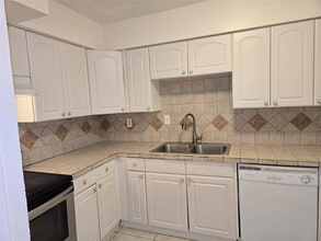 1300 NW 61st Ave in Sunrise, FL - Building Photo - Building Photo