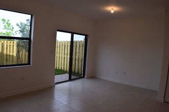 10187 SW 228th Terrace in Cutler Bay, FL - Foto de edificio - Building Photo