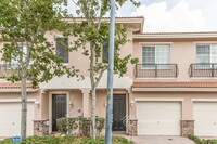 251 Las Brisas Cir in Weston, FL - Foto de edificio - Building Photo