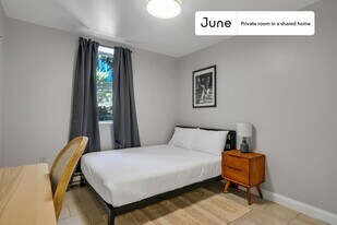 Room in Shared 5 bed/2.5 bath home in Boston, MA - Building Photo