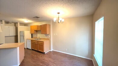 6831 Mountain Spg Dr in San Antonio, TX - Foto de edificio - Building Photo
