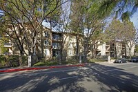 Building Photo - Fountains at Point West Apartamentos in Sacramento, California