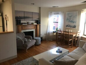 95 Gainsborough St, Unit 402 in Boston, MA - Foto de edificio - Building Photo