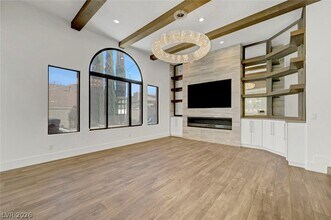 304 Kingsclear Ct in Las Vegas, NV - Foto de edificio - Building Photo