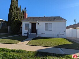 6208 S Fairfax Ave in Los Angeles, CA - Building Photo