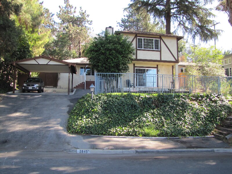 2845 Markridge Rd in Montrose, CA - Building Photo