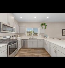 955 Irem Way in Sacramento, CA - Foto de edificio - Building Photo