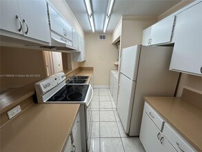 4537 Treehouse Ln in Tamarac, FL - Building Photo - Building Photo