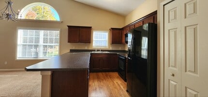 162 Slindes Wood Cir in North Syracuse, NY - Building Photo - Building Photo