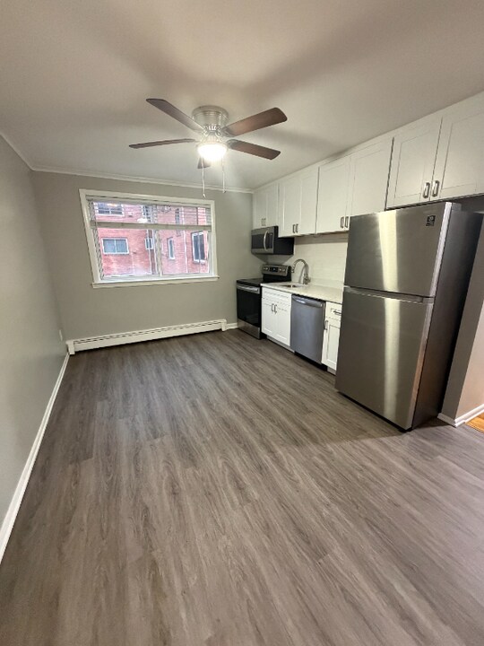 9 Endicott St in Norwood, MA - Building Photo