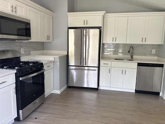 1072 Reilly St in Bay Shore, NY - Building Photo - Building Photo