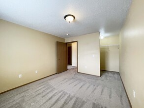 Turnpike Apartments in Bismarck, ND - Building Photo - Building Photo