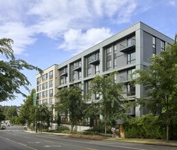 Grand Street Commons in Seattle, WA - Foto de edificio - Building Photo