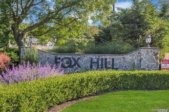 508 Fox Hill Dr in Calverton, NY - Building Photo - Building Photo