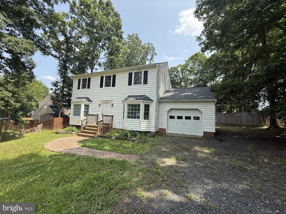 845 Stonewall Ln in Fredericksburg, VA - Building Photo