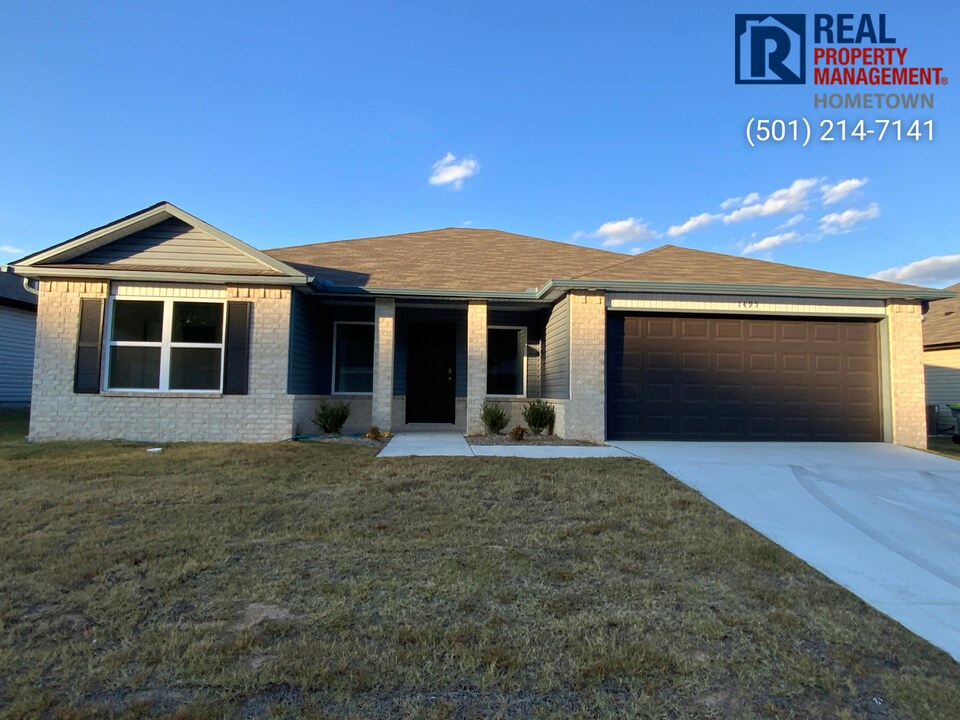 1495 Meadows Dr in Benton, AR - Building Photo