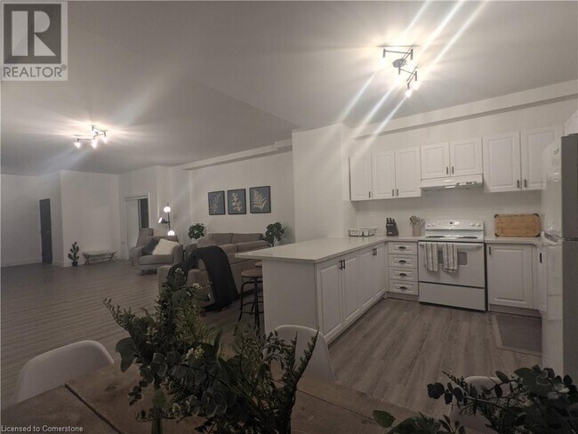 66 King St E in Hamilton, ON - Building Photo - Building Photo