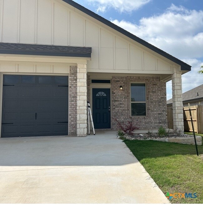 property at 5110 Rose Gdn Lp