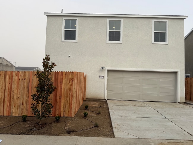 12621 Caminos St in Bakersfield, CA - Foto de edificio - Building Photo