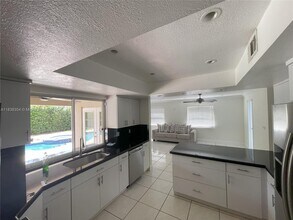 8482 NW 166th Terrace in Hialeah, FL - Building Photo - Building Photo
