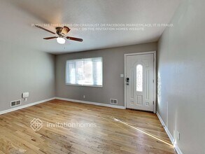 11528 Larson Ln in Northglenn, CO - Building Photo - Building Photo