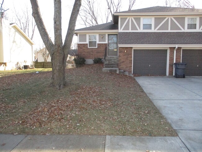 property at 1315 E 152nd Ter