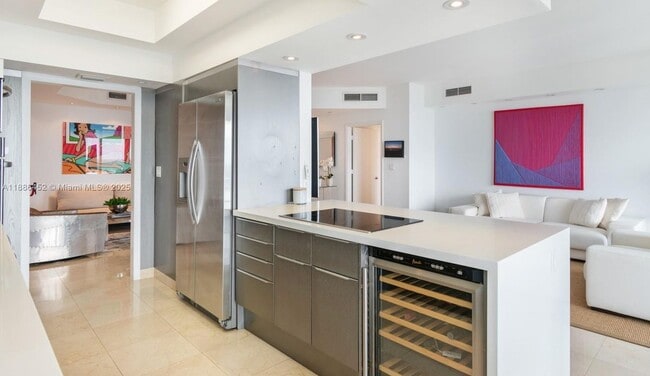 7000 Island Blvd in Aventura, FL - Foto de edificio - Building Photo