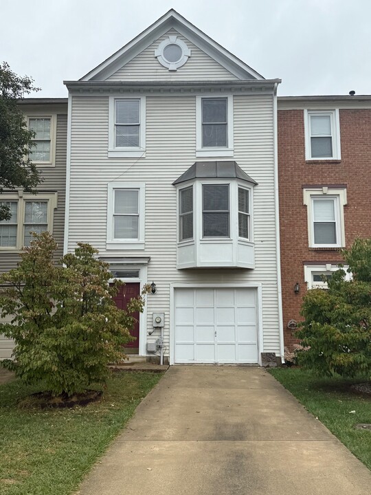5276 Duke Ct in Frederick, MD - Foto de edificio