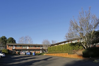 The Oak Tree Apartments in Portland, OR - Building Photo - Building Photo