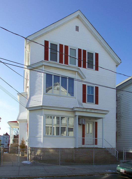 887 Cherry St in Fall River, MA - Building Photo