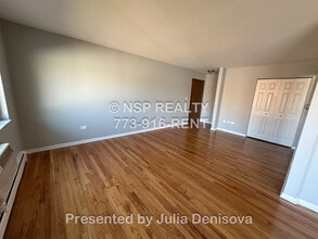 1653 Oakwood Ave, Unit 2B in Des Plaines, IL - Building Photo - Building Photo