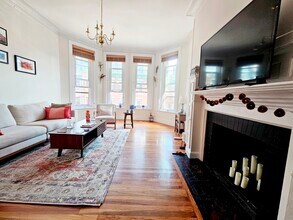 208 Commonwealth Ave, Unit 8 in Boston, MA - Foto de edificio - Building Photo