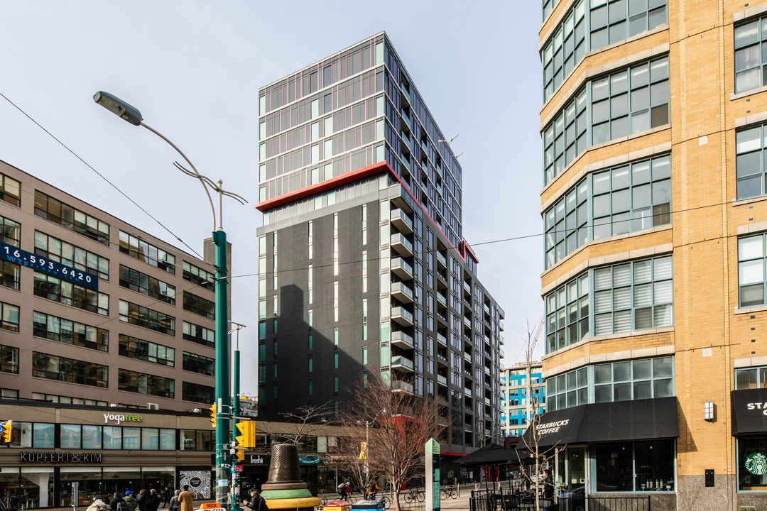 Fabrik in Toronto, ON - Building Photo