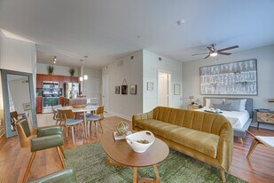 The Bowen on Henderson in Dallas, TX - Building Photo