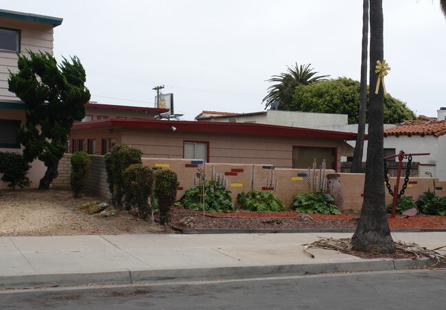 727-735 Agate St in San Diego, CA - Building Photo - Building Photo