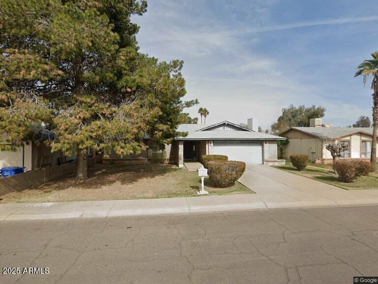 8832 W Highland Ave in Phoenix, AZ - Building Photo