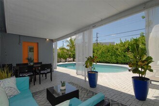 21 NE 57th Ct in Fort Lauderdale, FL - Building Photo - Building Photo